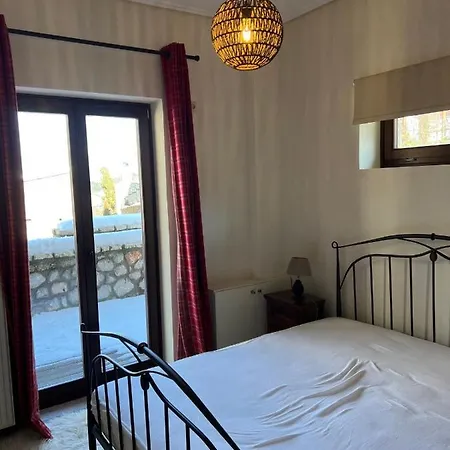 Mountain House Holiday home Eptalofos